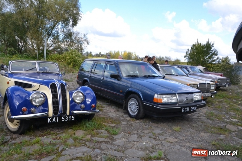 Zdjęcie w galerii na portalu naszraciborz.pl: Jesienny zlot oldtimerów na zakończenie sezonu motorowego wiadomości z regionu