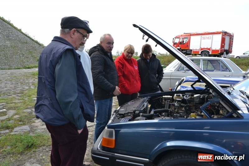 Zdjęcie w galerii na portalu naszraciborz.pl: Jesienny zlot oldtimerów na zakończenie sezonu motorowego wiadomości z regionu