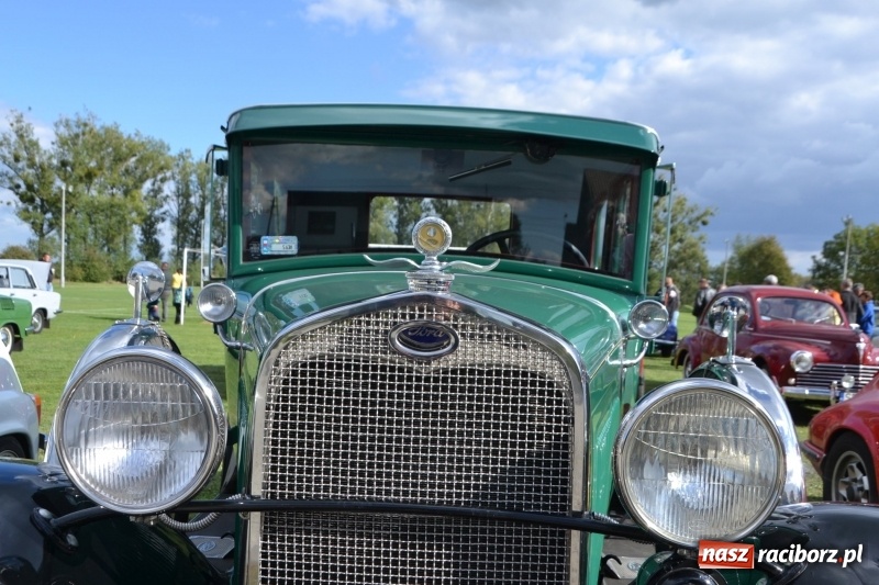 Zdjęcie w galerii na portalu naszraciborz.pl: Jesienny zlot oldtimerów na zakończenie sezonu motorowego wiadomości z regionu