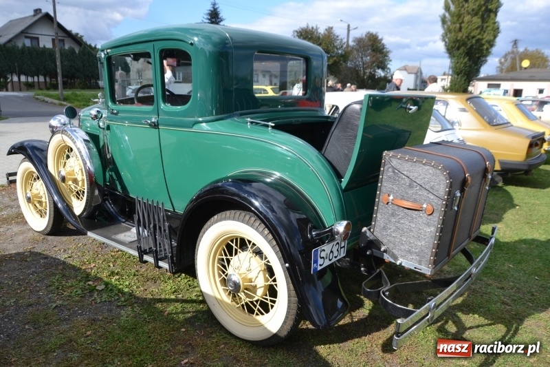 Zdjęcie w galerii na portalu naszraciborz.pl: Jesienny zlot oldtimerów na zakończenie sezonu motorowego wiadomości z regionu