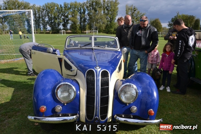 Zdjęcie w galerii na portalu naszraciborz.pl: Jesienny zlot oldtimerów na zakończenie sezonu motorowego wiadomości z regionu