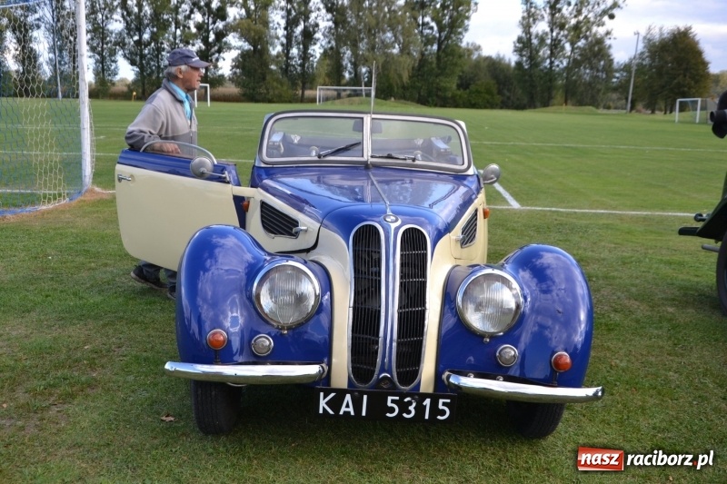 Zdjęcie w galerii na portalu naszraciborz.pl: Jesienny zlot oldtimerów na zakończenie sezonu motorowego wiadomości z regionu