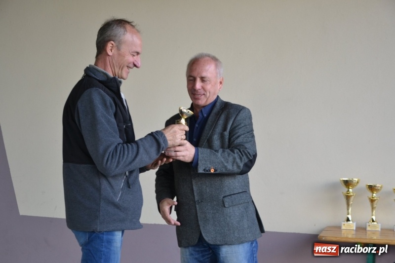 Zdjęcie w galerii na portalu naszraciborz.pl: Jesienny zlot oldtimerów na zakończenie sezonu motorowego wiadomości z regionu