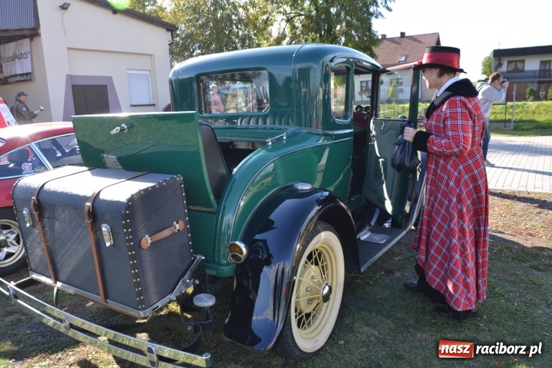 Zdjęcie w galerii na portalu naszraciborz.pl: Jesienny zlot oldtimerów na zakończenie sezonu motorowego wiadomości z regionu