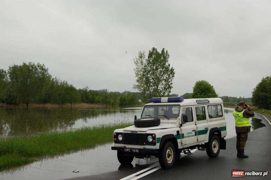 Zdjęcie w galerii na portalu naszraciborz.pl: Straż Graniczna w akcji Powódź 2010 wiadomości z regionu