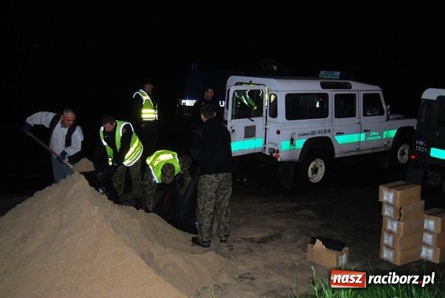 Zdjęcie w galerii na portalu naszraciborz.pl: Straż Graniczna w akcji Powódź 2010 wiadomości z regionu