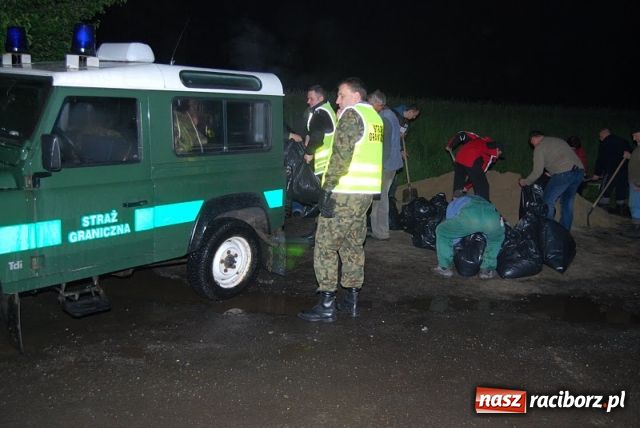 Zdjęcie w galerii na portalu naszraciborz.pl: Straż Graniczna w akcji Powódź 2010 wiadomości z regionu