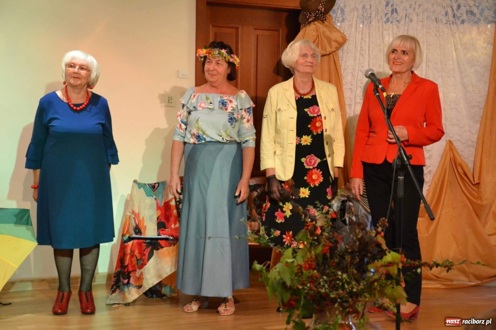 Zdjęcie w galerii na portalu naszraciborz.pl: Z zamkowej sceny. Co Seniorom w duszy gra?  wiadomości z regionu