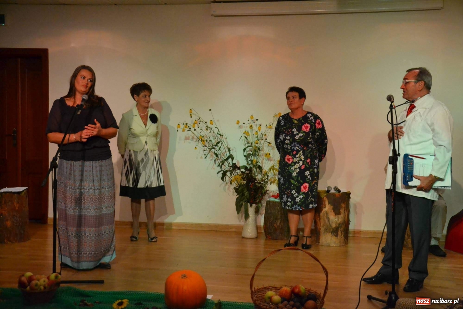 Zdjęcie w galerii na portalu naszraciborz.pl: Z zamkowej sceny. Co Seniorom w duszy gra?  wiadomości z regionu