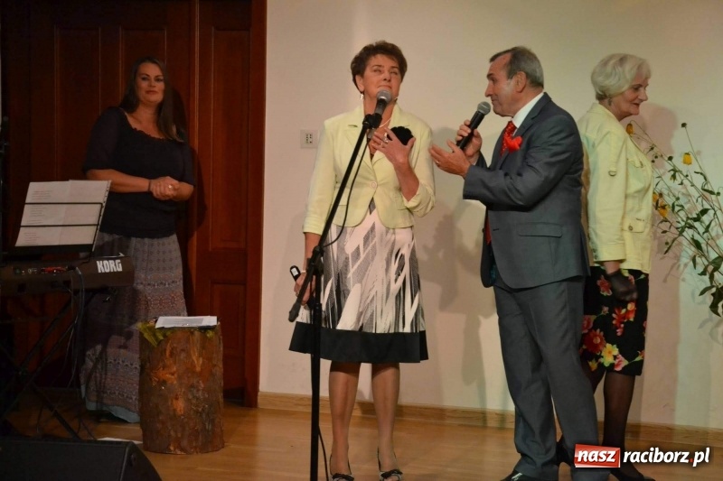 Zdjęcie w galerii na portalu naszraciborz.pl: Z zamkowej sceny. Co Seniorom w duszy gra?  wiadomości z regionu