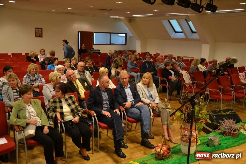 Zdjęcie w galerii na portalu naszraciborz.pl: Z zamkowej sceny. Co Seniorom w duszy gra?  wiadomości z regionu