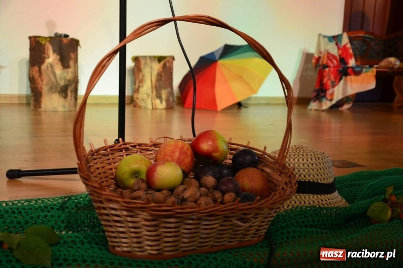 Zdjęcie w galerii na portalu naszraciborz.pl: Z zamkowej sceny. Co Seniorom w duszy gra?  wiadomości z regionu