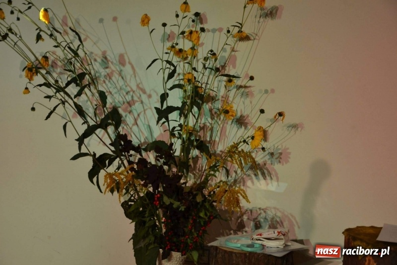 Zdjęcie w galerii na portalu naszraciborz.pl: Z zamkowej sceny. Co Seniorom w duszy gra?  wiadomości z regionu