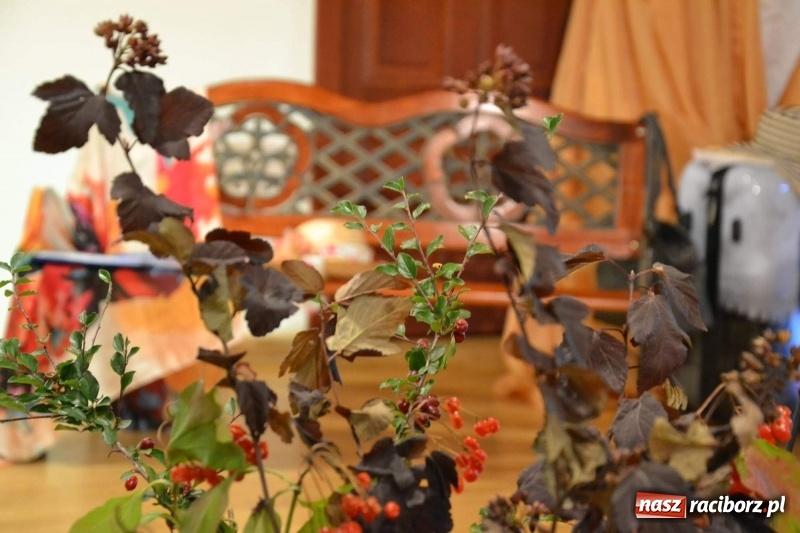 Zdjęcie w galerii na portalu naszraciborz.pl: Z zamkowej sceny. Co Seniorom w duszy gra?  wiadomości z regionu