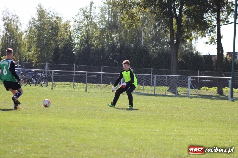 Zdjęcie w galerii na portalu naszraciborz.pl: Juniorskie derby gminy dla Krzanowic wiadomości z regionu