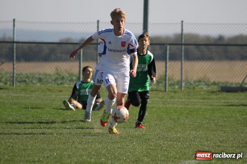 Zdjęcie w galerii na portalu naszraciborz.pl: Juniorskie derby gminy dla Krzanowic wiadomości z regionu