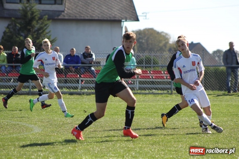 Zdjęcie w galerii na portalu naszraciborz.pl: Juniorskie derby gminy dla Krzanowic wiadomości z regionu