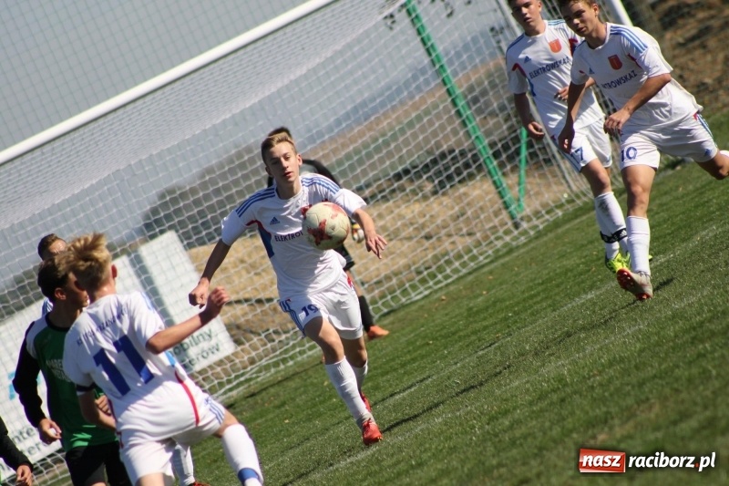 Zdjęcie w galerii na portalu naszraciborz.pl: Juniorskie derby gminy dla Krzanowic wiadomości z regionu