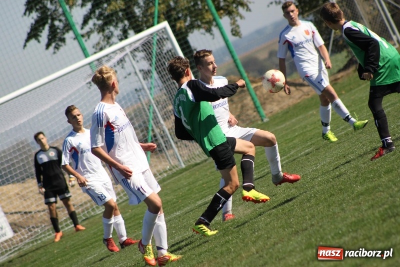 Zdjęcie w galerii na portalu naszraciborz.pl: Juniorskie derby gminy dla Krzanowic wiadomości z regionu