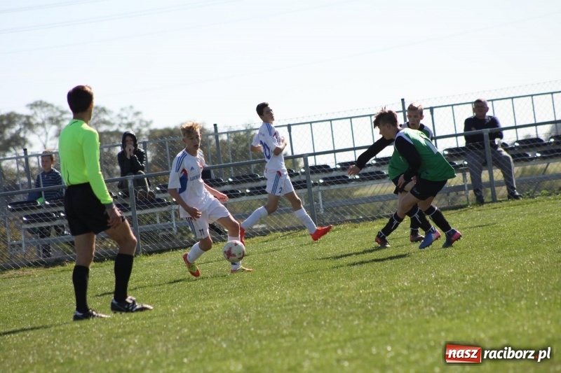 Zdjęcie w galerii na portalu naszraciborz.pl: Juniorskie derby gminy dla Krzanowic wiadomości z regionu