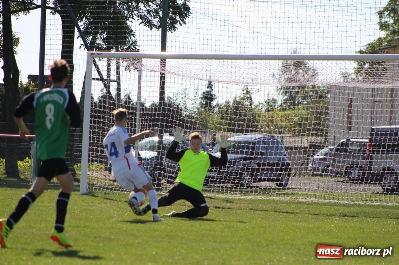 Zdjęcie w galerii na portalu naszraciborz.pl: Juniorskie derby gminy dla Krzanowic wiadomości z regionu