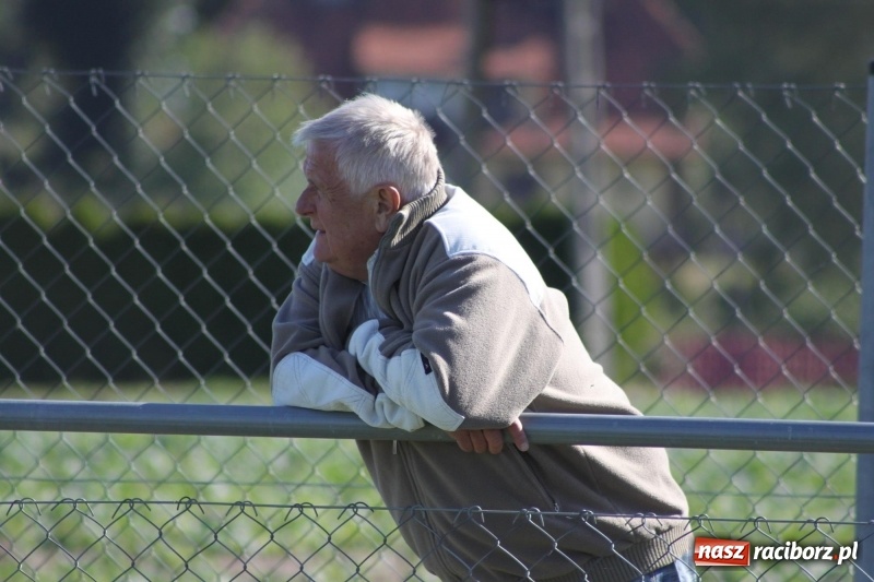 Zdjęcie w galerii na portalu naszraciborz.pl: Juniorskie derby gminy dla Krzanowic wiadomości z regionu