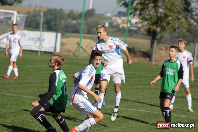 Zdjęcie w galerii na portalu naszraciborz.pl: Juniorskie derby gminy dla Krzanowic wiadomości z regionu