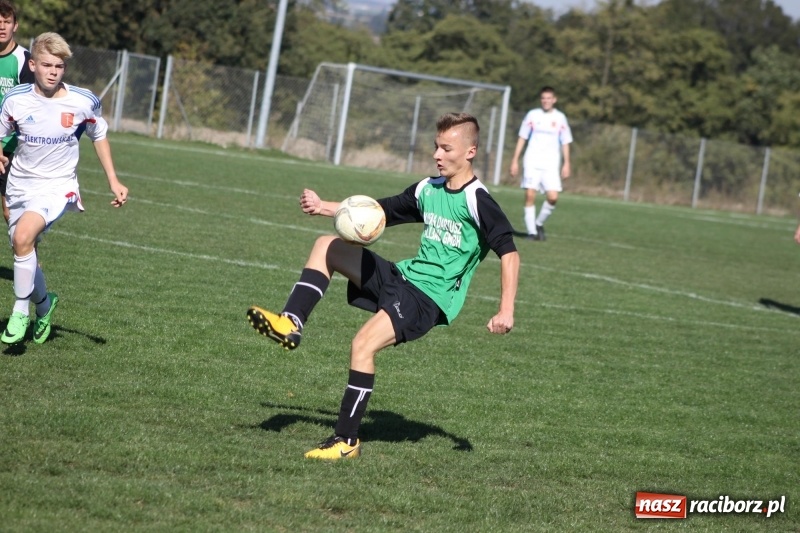 Zdjęcie w galerii na portalu naszraciborz.pl: Juniorskie derby gminy dla Krzanowic wiadomości z regionu