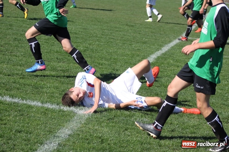 Zdjęcie w galerii na portalu naszraciborz.pl: Juniorskie derby gminy dla Krzanowic wiadomości z regionu