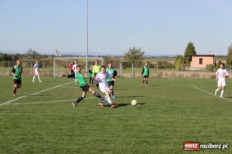 Zdjęcie w galerii na portalu naszraciborz.pl: Juniorskie derby gminy dla Krzanowic wiadomości z regionu