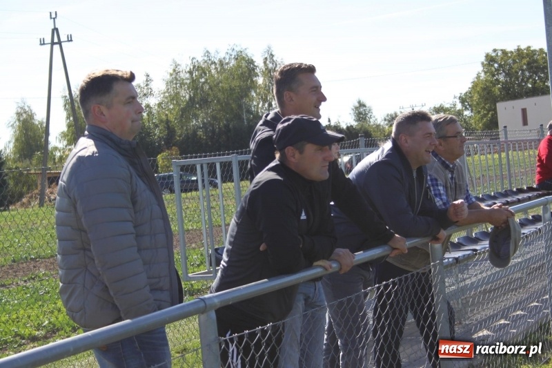 Zdjęcie w galerii na portalu naszraciborz.pl: Juniorskie derby gminy dla Krzanowic wiadomości z regionu