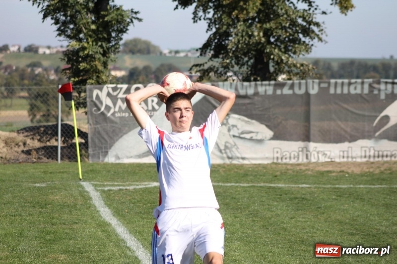 Zdjęcie w galerii na portalu naszraciborz.pl: Juniorskie derby gminy dla Krzanowic wiadomości z regionu