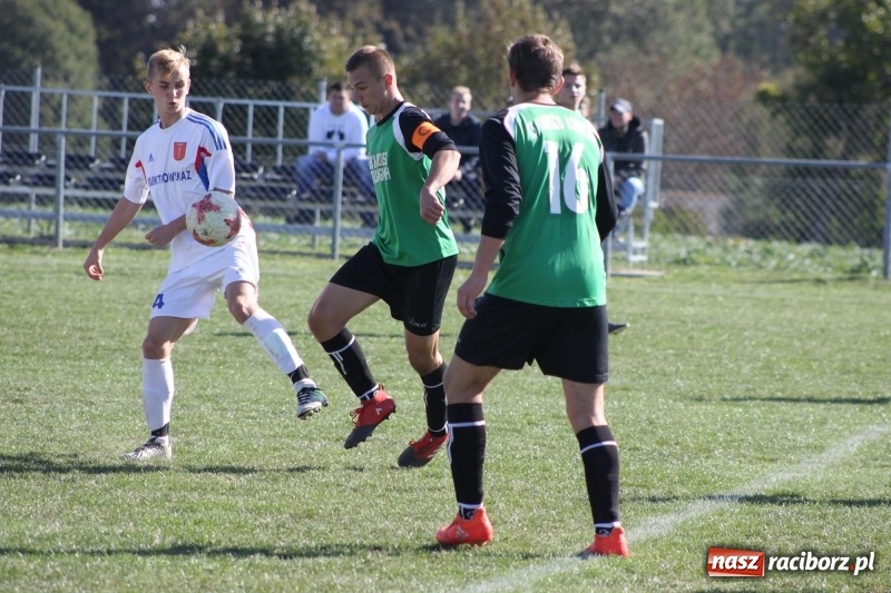 Zdjęcie w galerii na portalu naszraciborz.pl: Juniorskie derby gminy dla Krzanowic wiadomości z regionu