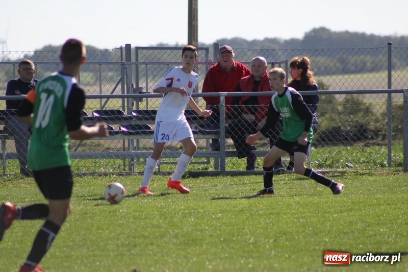 Zdjęcie w galerii na portalu naszraciborz.pl: Juniorskie derby gminy dla Krzanowic wiadomości z regionu