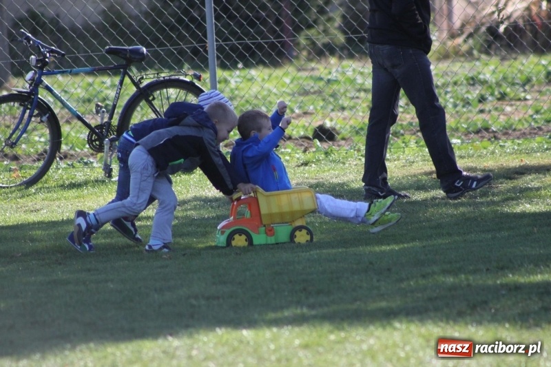 Zdjęcie w galerii na portalu naszraciborz.pl: Juniorskie derby gminy dla Krzanowic wiadomości z regionu