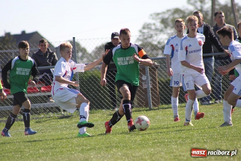 Zdjęcie w galerii na portalu naszraciborz.pl: Juniorskie derby gminy dla Krzanowic wiadomości z regionu
