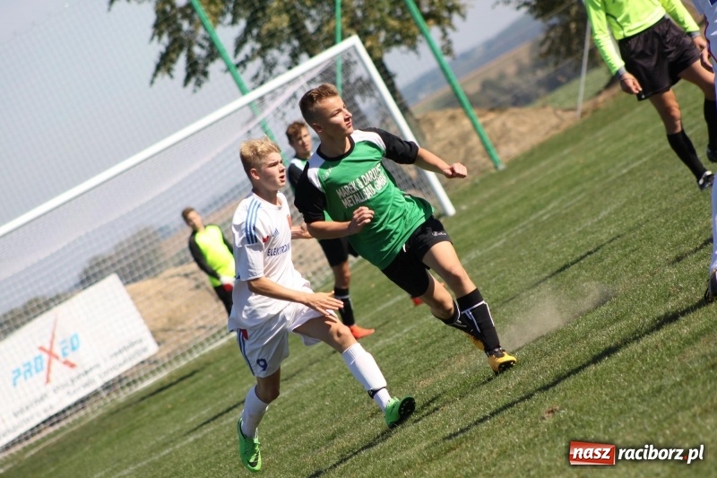 Zdjęcie w galerii na portalu naszraciborz.pl: Juniorskie derby gminy dla Krzanowic wiadomości z regionu