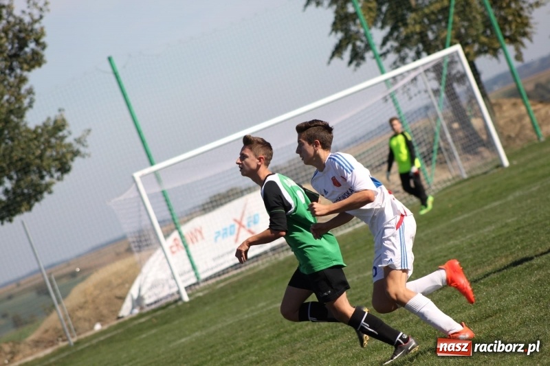 Zdjęcie w galerii na portalu naszraciborz.pl: Juniorskie derby gminy dla Krzanowic wiadomości z regionu