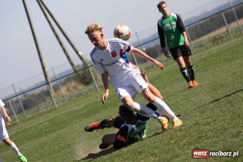 Zdjęcie w galerii na portalu naszraciborz.pl: Juniorskie derby gminy dla Krzanowic wiadomości z regionu