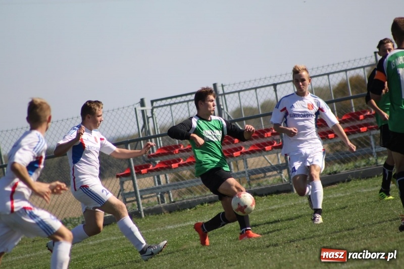 Zdjęcie w galerii na portalu naszraciborz.pl: Juniorskie derby gminy dla Krzanowic wiadomości z regionu