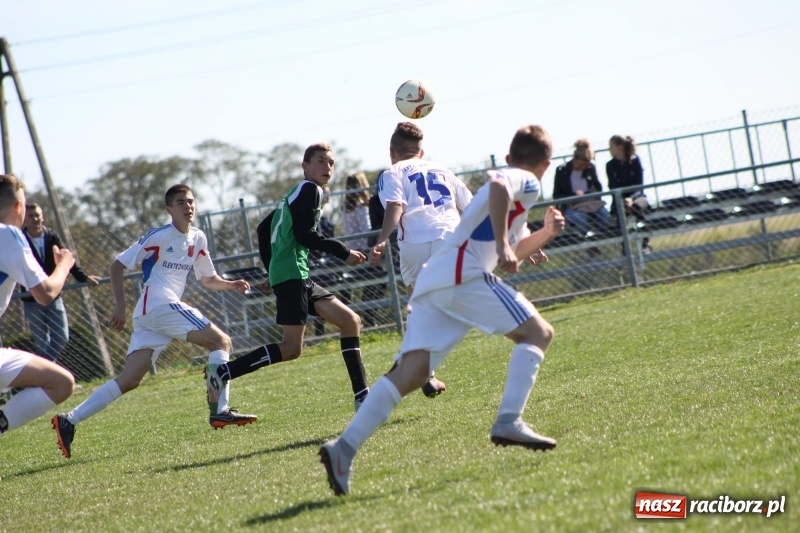 Zdjęcie w galerii na portalu naszraciborz.pl: Juniorskie derby gminy dla Krzanowic wiadomości z regionu