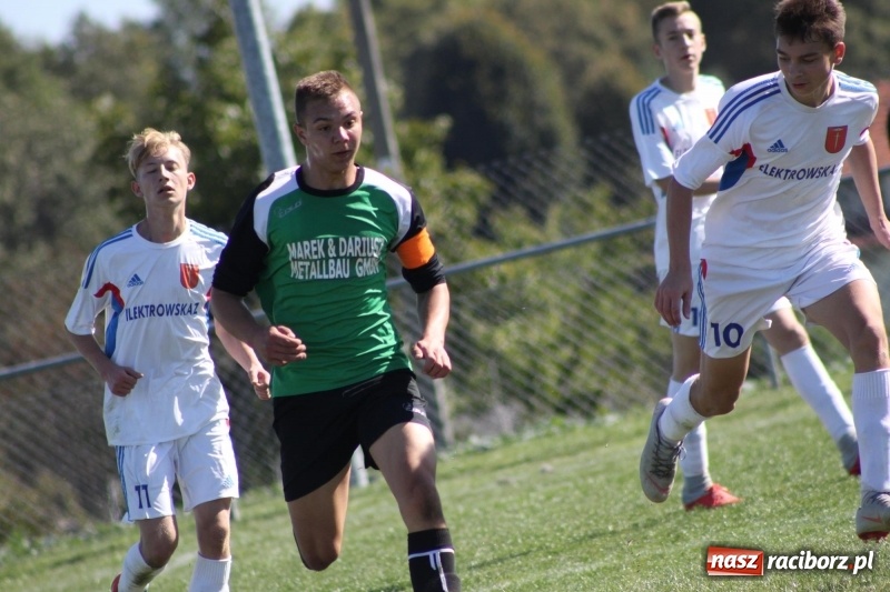 Zdjęcie w galerii na portalu naszraciborz.pl: Juniorskie derby gminy dla Krzanowic wiadomości z regionu