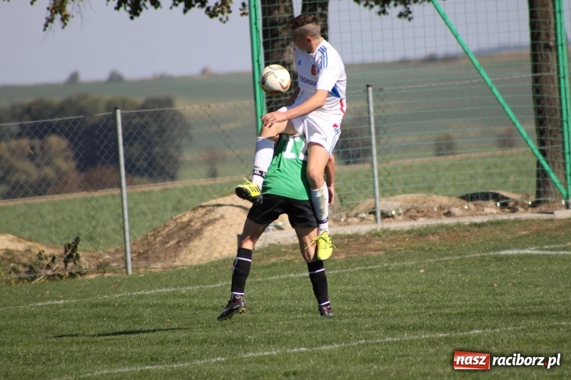 Zdjęcie w galerii na portalu naszraciborz.pl: Juniorskie derby gminy dla Krzanowic wiadomości z regionu