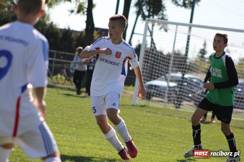 Zdjęcie w galerii na portalu naszraciborz.pl: Juniorskie derby gminy dla Krzanowic wiadomości z regionu