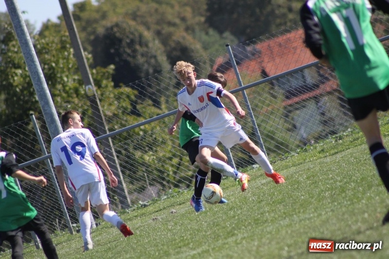 Zdjęcie w galerii na portalu naszraciborz.pl: Juniorskie derby gminy dla Krzanowic wiadomości z regionu