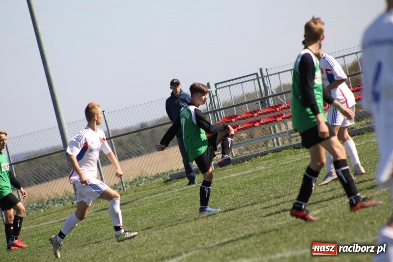 Zdjęcie w galerii na portalu naszraciborz.pl: Juniorskie derby gminy dla Krzanowic wiadomości z regionu