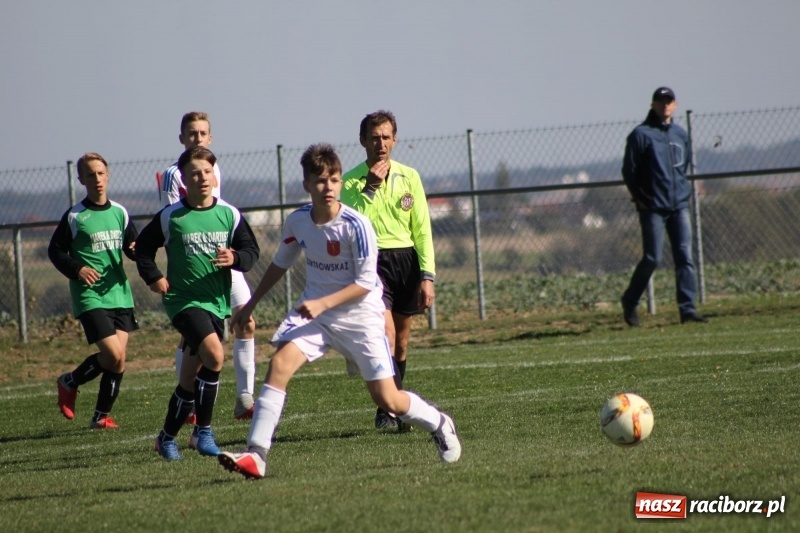 Zdjęcie w galerii na portalu naszraciborz.pl: Juniorskie derby gminy dla Krzanowic wiadomości z regionu