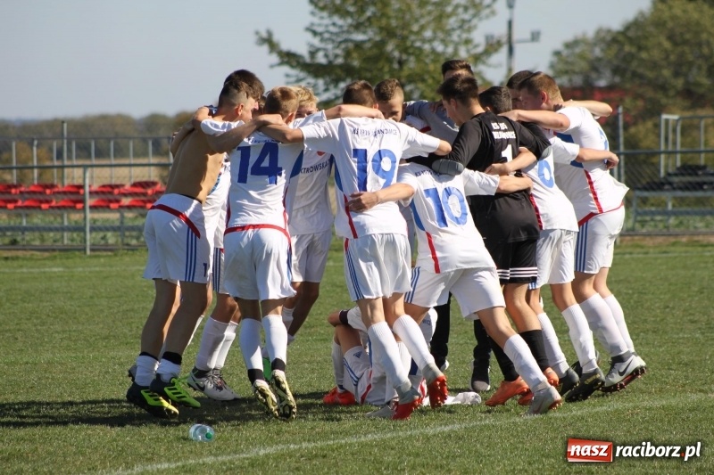 Zdjęcie w galerii na portalu naszraciborz.pl: Juniorskie derby gminy dla Krzanowic wiadomości z regionu