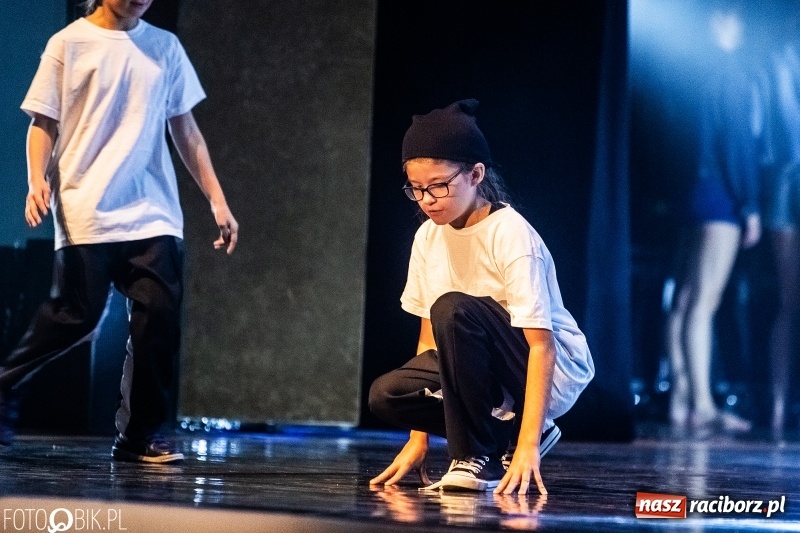 Zdjęcie w galerii na portalu naszraciborz.pl: Gala zespołu tanecznego Skaza w Raciborskim Centrum Kultury wiadomości z regionu