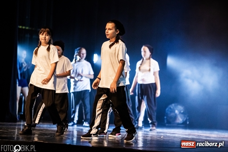 Zdjęcie w galerii na portalu naszraciborz.pl: Gala zespołu tanecznego Skaza w Raciborskim Centrum Kultury wiadomości z regionu
